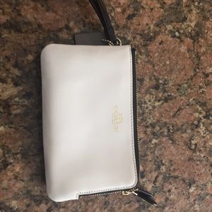 Double pocket/Zipper Authentic Coach Wristlet